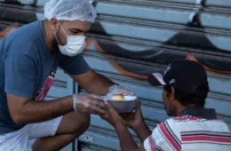 Projeto de lei de SP que prevê multa para doações de comida é suspenso