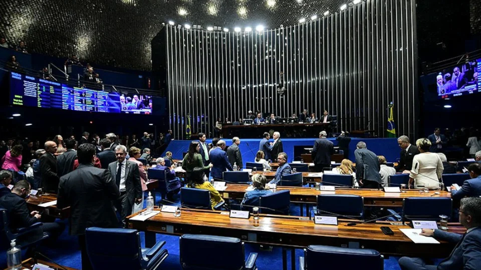 Senado aprova ‘taxa das blusinhas’ e programa Mover. Texto volta para a Câmara dos Deputados