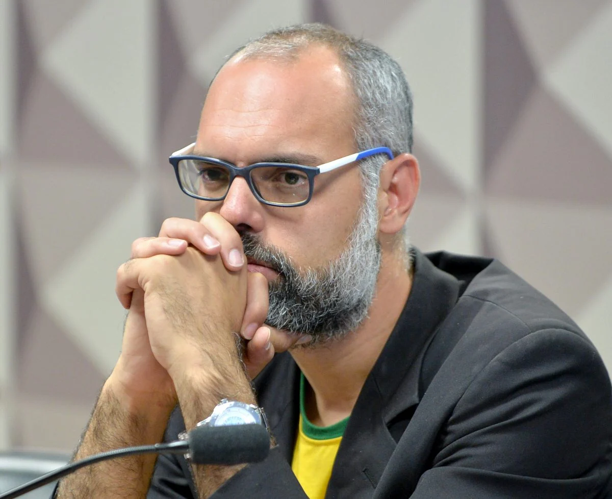 X Por ataques a Juliana Dal Piva, PGR defende ao STF investigação sobre Allan dos Santos