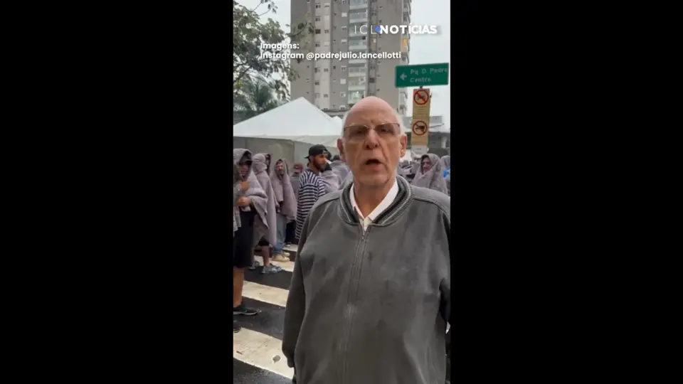 Padre Júlio Lancellotti critica fila para atendimento à população de rua em SP
