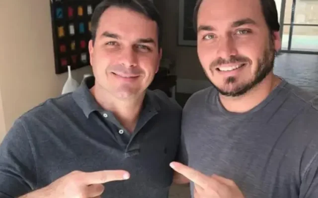 Assessora de Carlos Bolsonaro marcou encontro com suspeitos de lavagem de dinheiro