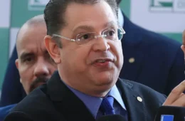 Deputados ‘pró-vida’ aprovaram lei que facilita agrotóxicos associados a abortos