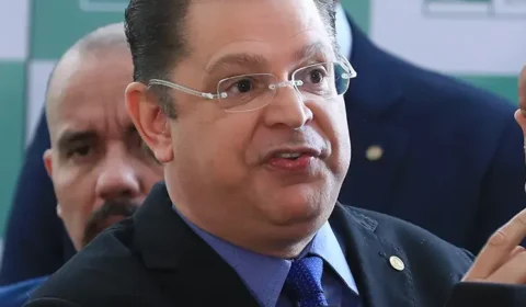 Deputados ‘pró-vida’ aprovaram lei que facilita agrotóxicos associados a abortos