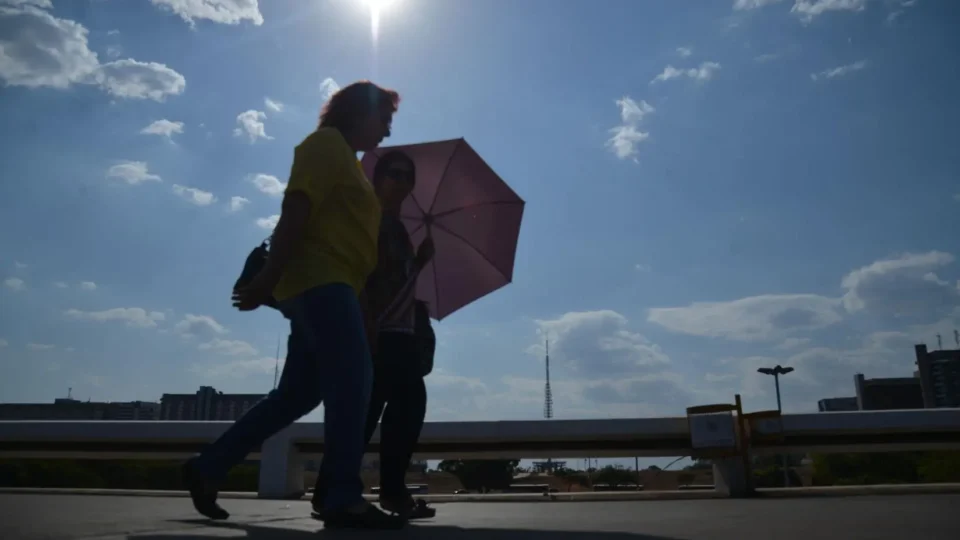 Previsão do tempo: segunda-feira será marcada por sol e pancadas de chuva no país
