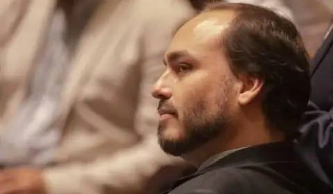 EXCLUSIVO: Chefe de gabinete pagava sistematicamente despesas pessoais de Carlos Bolsonaro