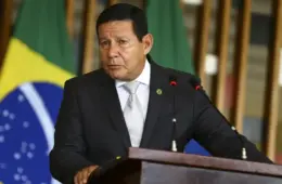 Em livro, coronel acusa Mourão e Exército de corrupção por compra de ‘megavideogame’