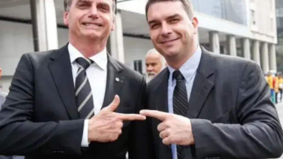 Bolsonaro prioriza maioria pró-impeachment do STF no Senado enquanto Flávio evita expor embate