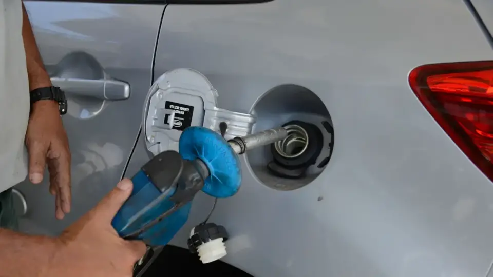 Petrobras anuncia aumento de 7,12% no preço da gasolina e de 9,6% no gás de cozinha