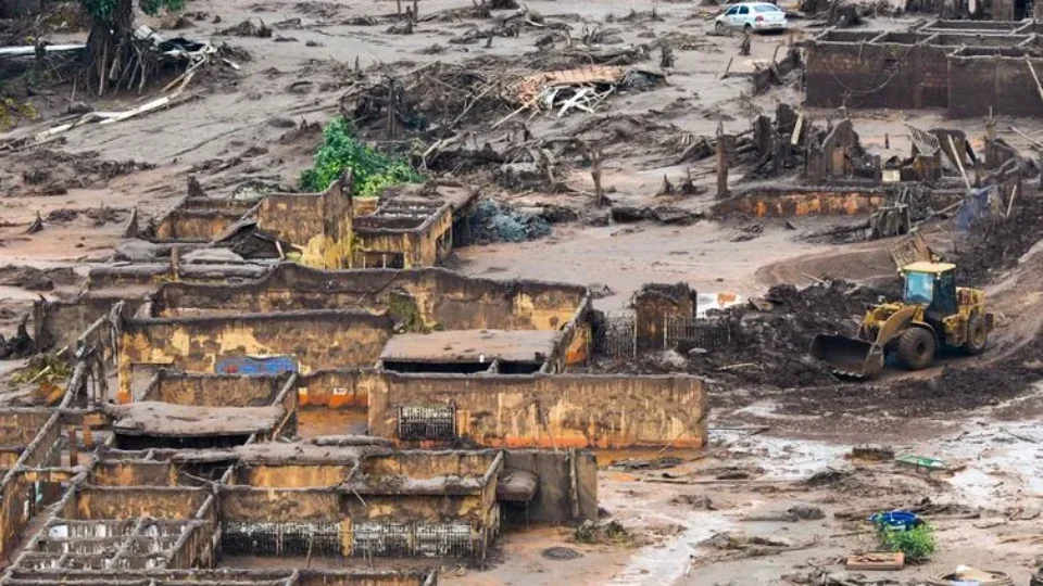 Sem reparação, atingidos de Brumadinho lutam por manutenção de auxílio em MG