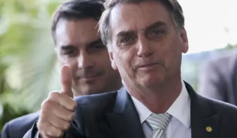 Ex-advogada de Flávio admite possível ‘impropriedade’ na reunião com Jair Bolsonaro