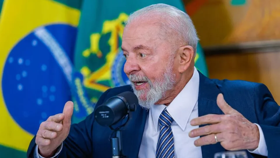 Lula prepara anúncio de corte de gastos; salário mínimo, militares e taxação de super-ricos estão em discussão. Campos Neto faz pressão por anúncio