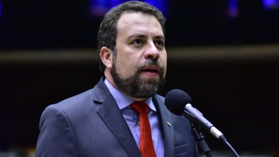 Centrão e Faria Lima querem acabar com o descanso semanal e impor 7×0, diz Boulos
