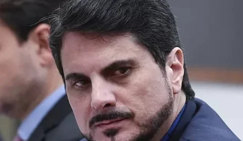 Moraes bloqueia contas, cartões e PIX de Marcos do Val