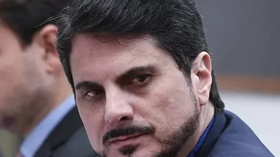Moraes bloqueia contas, cartões e PIX de Marcos do Val