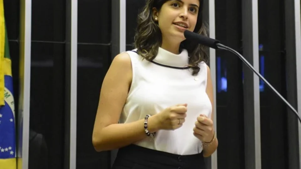 Centrão resiste à emenda de Tabata que corrige tabela do IR pela inflação
