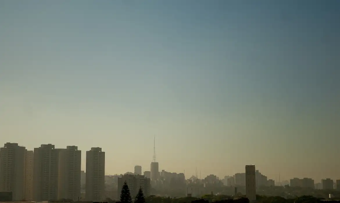 Onda de calor mantém tempo seco em boa parte do Brasil