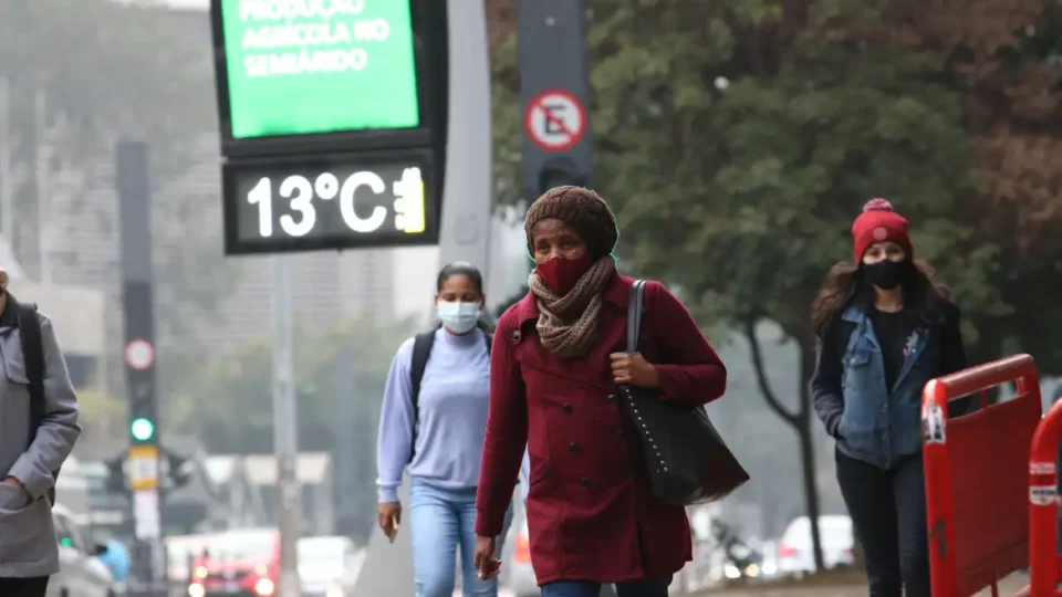 Chuva avança no Sul e em São Paulo e derruba temperaturas nesta sexta-feira