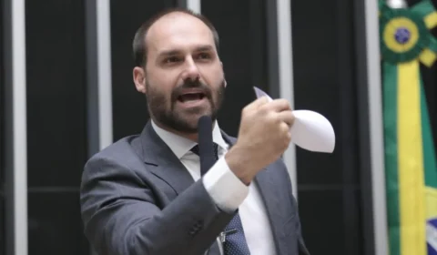 Câmara descarta cassar Eduardo Bolsonaro por faltas em 2025