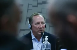 John Textor desmente série de reportagens sobre seus negócios; Lúcio de Castro rebate