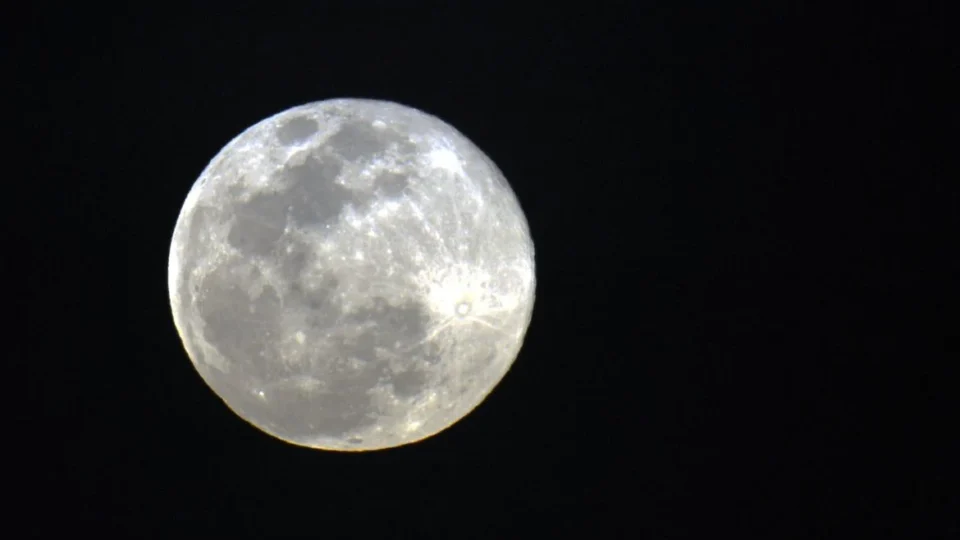 Última superlua de 2025 ocorre nesta quinta-feira (4)