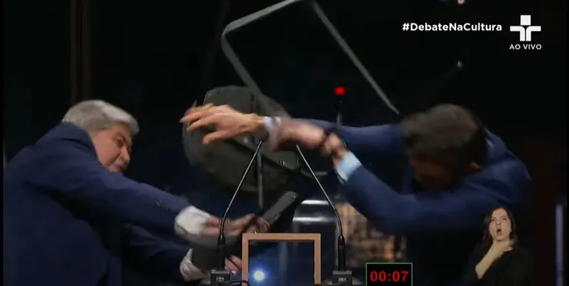 Quaest PL avalia que Marçal forçou agressão em debate; 'máscara derreteu' Datena