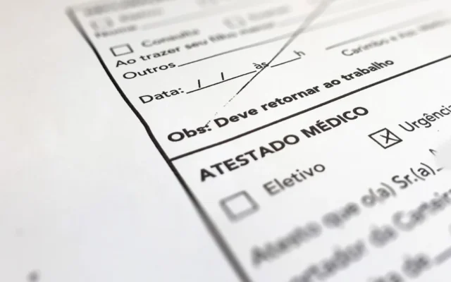 Justiça mantém demissão de homem que entregou 88 atestados e atuava como pastor