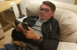 Bolsonaro e políticos de extrema direita comemoram queda de bloqueio do X