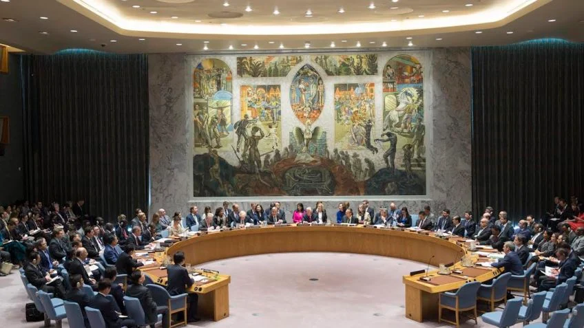 China e Rússia vetam e fracassa resolução no Conselho da ONU sobre Ormuz