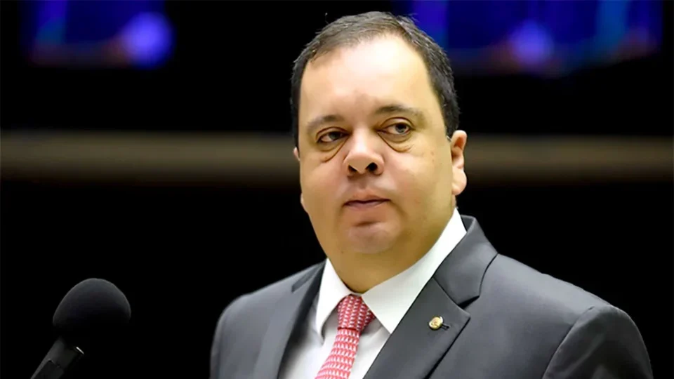 Na carona do ‘amigo’: Elmar Nascimento viajou em jatinho atribuído a Antonio Rueda