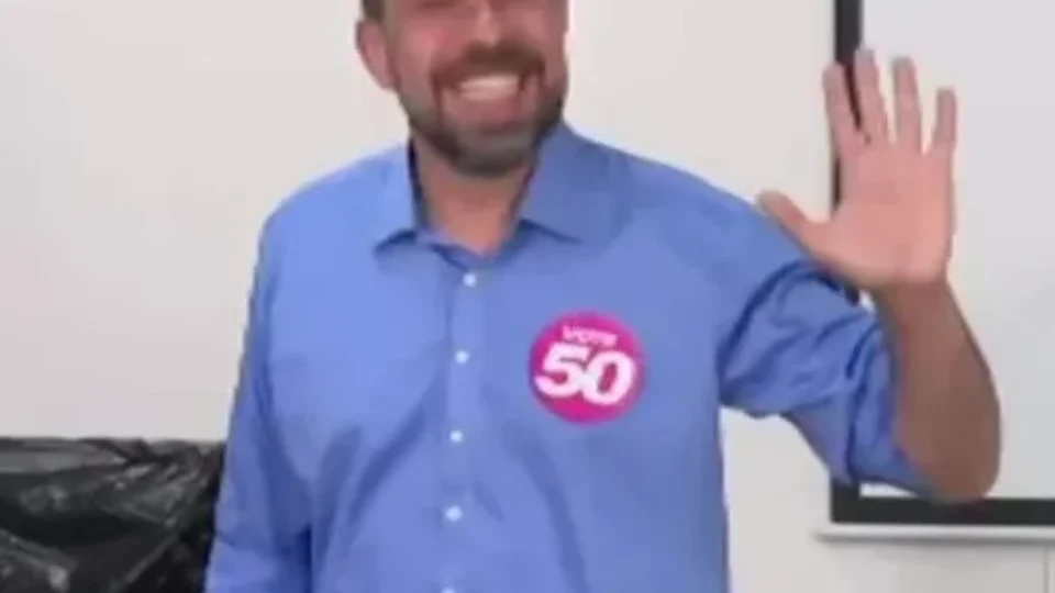 Boulos vota ao lado de Marta e ministros de Lula e diz que eleição será definida na última hora