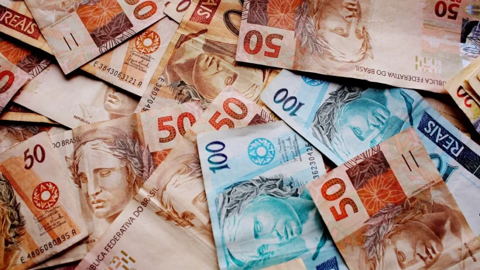 Decreto de Lula deve corrigir valor do salário mínimo a R$ 1.518 em 2025