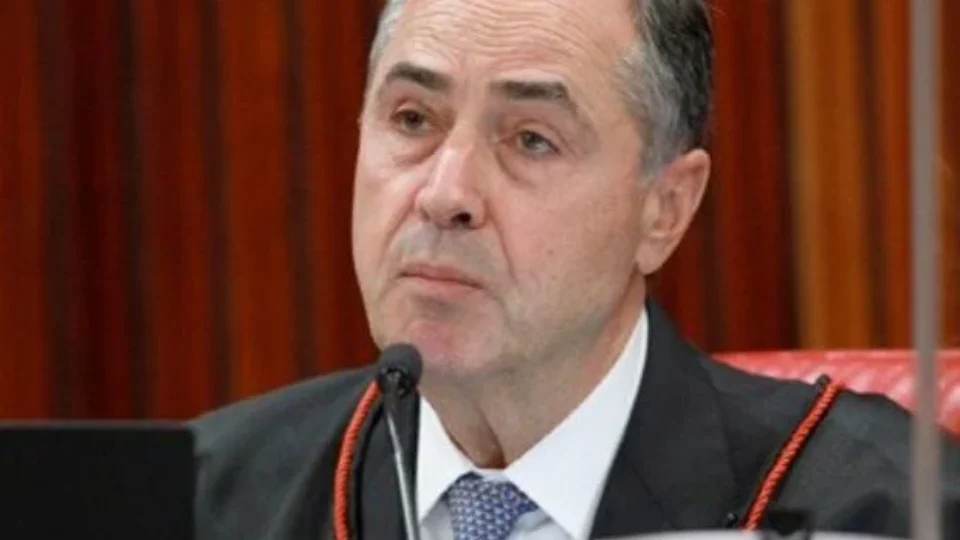 Barroso nega pedido de Bolsonaro para barrar Zanin e Dino em julgamento