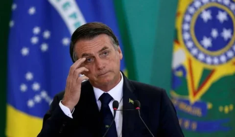 Documento assinado por Bolsonaro foi rasgado por membro do Alto Comando do Exército