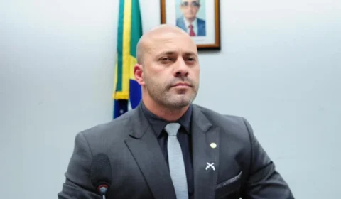 Moraes autoriza Daniel Silveira a cumprir pena no regime aberto