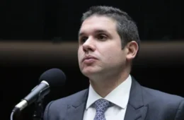 Acusado nas redes de ser ‘inimigo do povo’, Motta se reúne com 50 empresários na casa de Doria