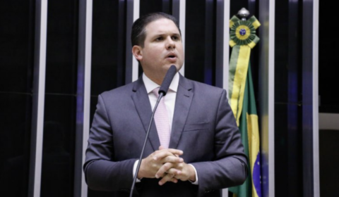 Hugo Motta frustra bolsonaristas e critica sanções dos EUA a Alexandre de Moraes