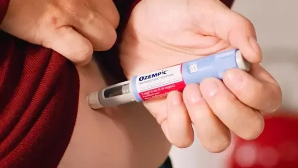 Estudo investiga se emagrecedores como Ozempic têm relação com problemas de visão