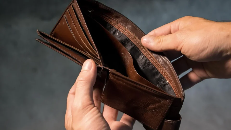 Mais pobres gastam 4 vezes mais em ‘bets’ do que a parcela mais rica. Estudo vê queda de 0,3% no PIB com apostas