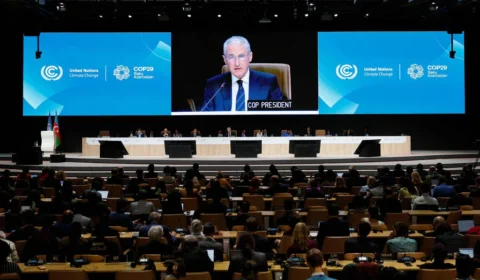 COP29 termina com aprovação de US$ 300 bilhões anuais para financiamento climático