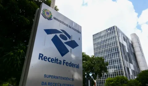 Leilão da Receita: fase de propostas começa hoje, com iPhone, notebooks e Rolex