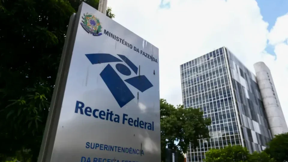 Leilão da Receita: fase de propostas começa hoje, com iPhone, notebooks e Rolex
