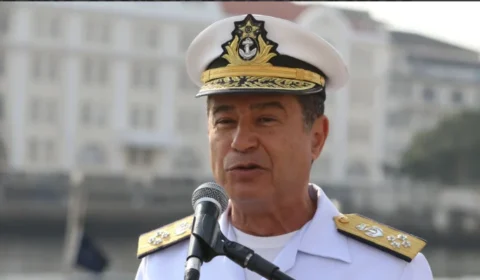 Almirante Almir Garnier é preso por participação na tentativa de golpe