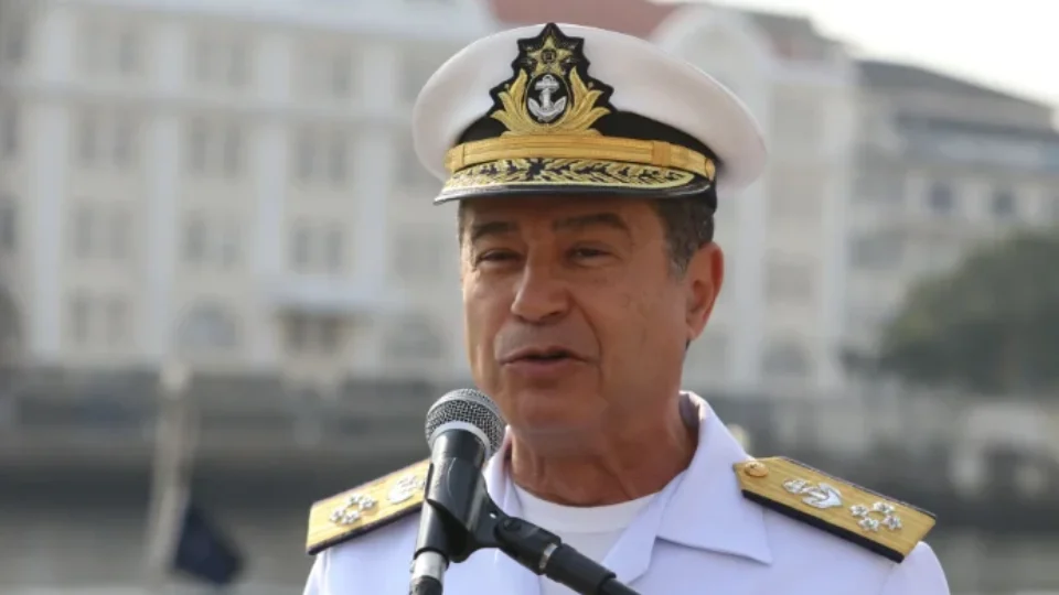 Almirante Almir Garnier é preso por participação na tentativa de golpe