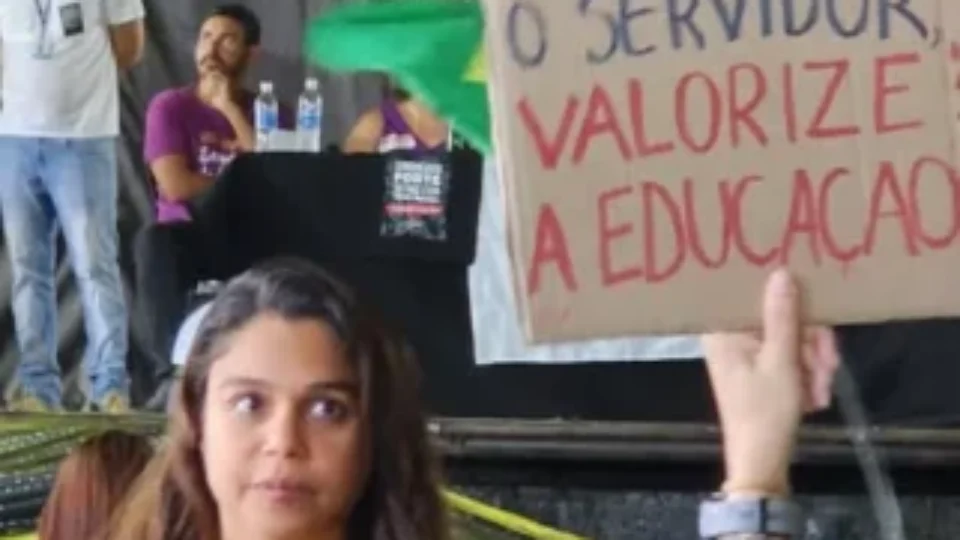 Justiça suspende greve e professores do Rio fazem assembleia