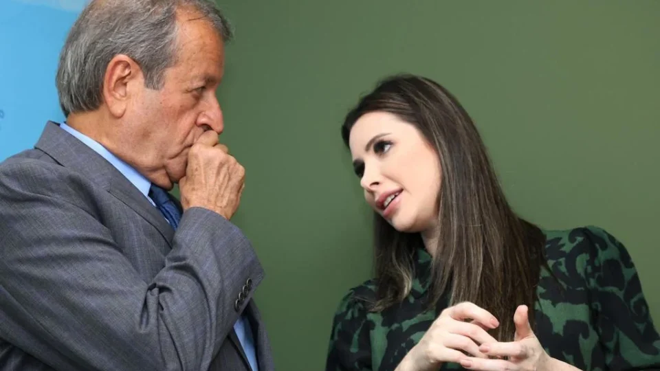 Carol de Toni deixa PL para Carlos Bolsonaro ser candidato a  senador em SC