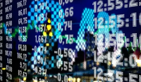 Ibovespa fecha com alta de 0,85% e dólar bate os R$ 6 pela 1ª vez na história