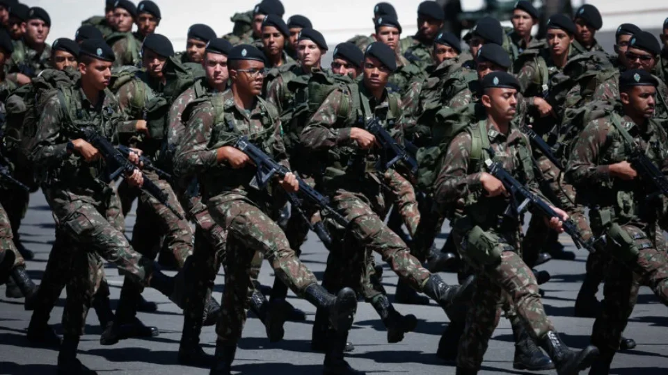 Militares pressionam Lula por quase R$ 1 trilhão em investimentos