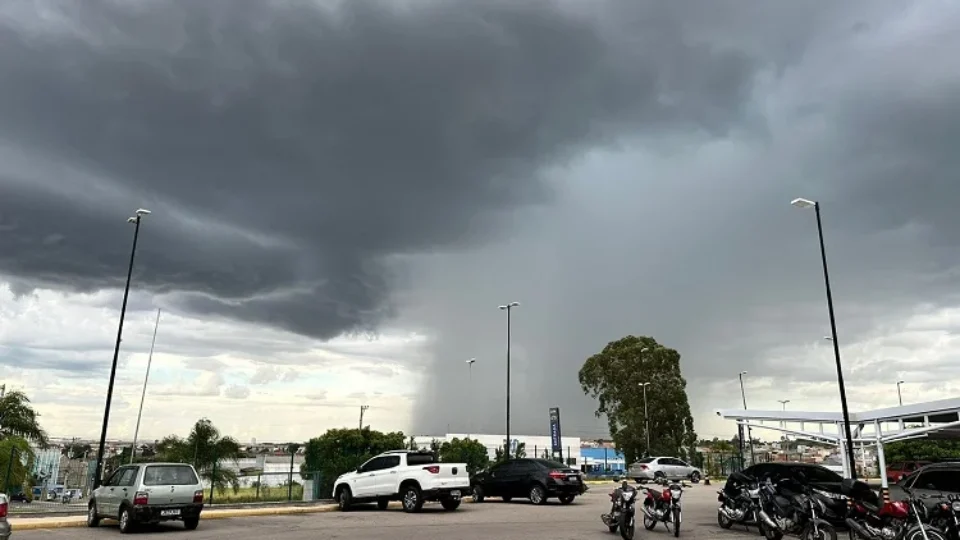 Previsão do tempo: semana começa com menos frio e alerta de chuvas