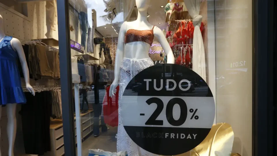 Black Friday tem melhor desempenho desde 2020 com destaque para comércio físico
