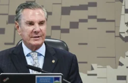 Collor deixa presídio em Maceió para cumprir prisão domiciliar após 6 dias